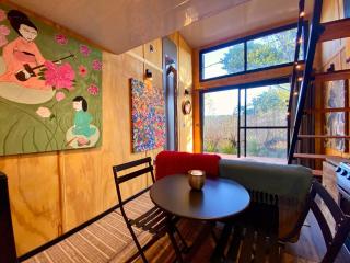 Cozy, tiny house, walking distance from the ocean - 2