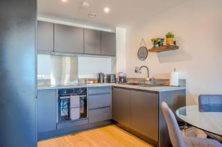 Stylish City Apartment with Juliette Balcony, Retro Games & Fast WiFi - 6