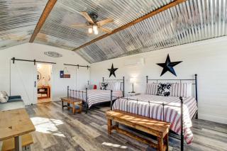 Stargazing Retreat at Lone Star Cottage - 3