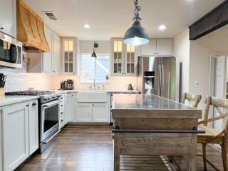 Upscale 3BR with Yard Games Heated Pool and Hot Tub - 6