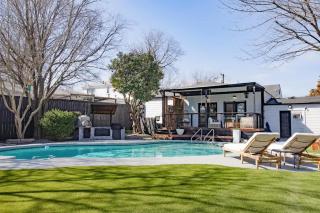 Upscale 3BR with Yard Games Heated Pool and Hot Tub - 0