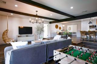Upscale 3BR with Yard Games Heated Pool and Hot Tub - 8
