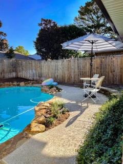 Luxe 4BR with Heated Pool and Hot Tub - Walk to Lake - 3