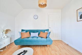 Beach Breeze – Family 2-Bed Home in Barry - 2