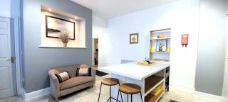 Wigan Central Executive Apartments I Family Rooms I Free Parking - 6