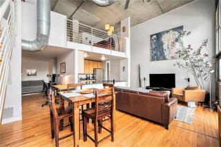 Stylish Loft with City Views in Prime Location - 1