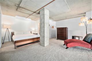 Stylish Loft with City Views in Prime Location - 7