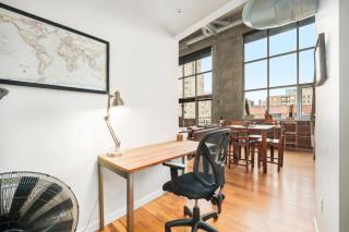 Stylish Loft with City Views in Prime Location - 4
