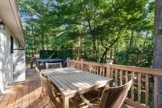 Cozy Retreat w Hot Tub Firepit & Grill near Bryce - 8