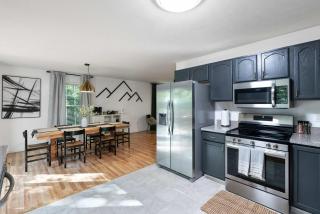 Cozy Retreat w Hot Tub Firepit & Grill near Bryce - 6