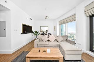 Prime Downtown Burj Khalifa I Sleeps 8 - 9
