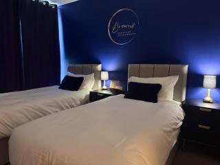 Chelsea Thames View Suite - 7