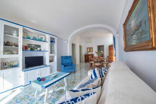 Wonderful villa with swimming pool overlooking the sea, 200 steps from the road - 2