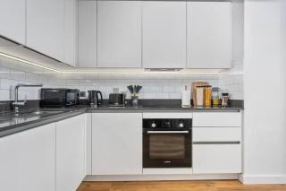City View 10 Mins walk to AO Arena | Modern & Cozy - 8