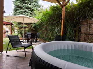Play and Relax in Lake-Parkside Cozy Family Retreat - Jegenye Cottage - 6