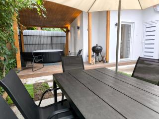 Play and Relax in Lake-Parkside Cozy Family Retreat - Jegenye Cottage - Zamárdi - 3