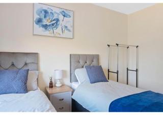 Spacious 3BR House in Enfield North London with Garden - Enfield - 7