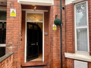 Double bedroom No1 in Stafford, sleeps 2, free WIFI, free parking - 6