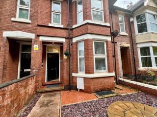 Double bedroom No1 in Stafford, sleeps 2, free WIFI, free parking - 7
