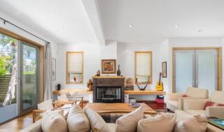 Elegant Three-Bedroom Canal-Front Home with Spacio - 4
