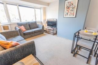 Spacious 2 Bedroom Apartment in Oxford, Near Hospitals & University Parks - 9