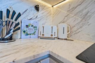 Nine Elms Balcony & Views Modern 2-Bed, 2-Baths - 1