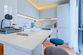 Nine Elms Balcony & Views Modern 2-Bed, 2-Baths - 3