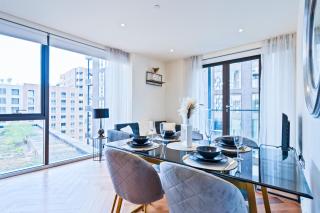 Nine Elms Balcony & Views Modern 2-Bed, 2-Baths - 8