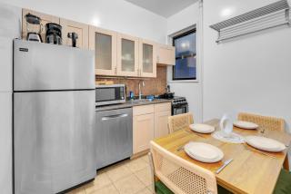 Inviting 2Bd Upper East Side Stay with Backyard - New York - 0