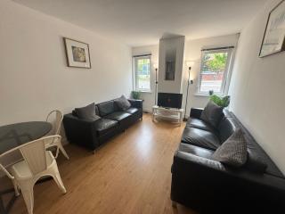1 Bedroom City Centre Apartment - Sleeps 4 Free Parking - 7