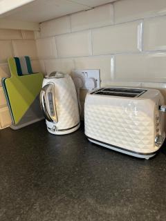 Bright Comfy Bristol Apartment - 1