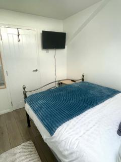 4 Guests - 2 Bedrooms - City Escape Retreat - Stoke on Trent - 8