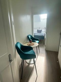 4 Guests - 2 Bedrooms - City Escape Retreat - 2