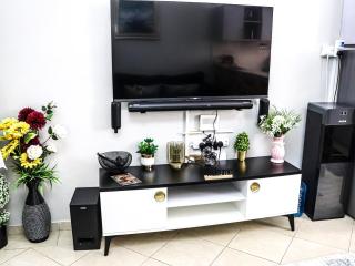 Aries Executive Suites -Executive 1-BR , Secure Parking ,Fast WI-FI , Work desk -F102 - 6