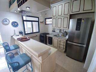 Apartamento - 100m da Praia das Toninhas - Condomínio Wembley Tênis, com piscina, estacionamento, portaria 24h, perto da praia, restaurante, lazer, Ar condicionado - 2