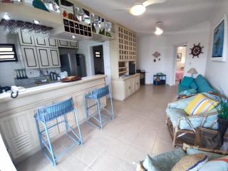 Apartamento - 100m da Praia das Toninhas - Condomínio Wembley Tênis, com piscina, estacionamento, portaria 24h, perto da praia, restaurante, lazer, Ar condicionado - 7