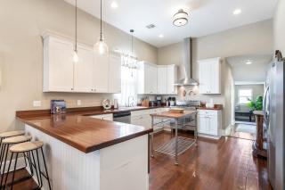 4BR Luxury Uptown Retreat w Private Heated Pool - 5