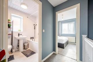 Cozy 2-Bed Home in Middleton - 5