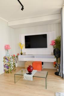 Luxury Escape at Ellipse 1-Bed, Kitchen, Wi-Fi & Free Parking - 2