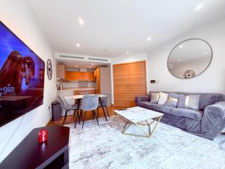 Battersea Power Station 2Bed 2Bath, Riverside Balcony Terrace, AC, 1000MB internet speed - London - 8