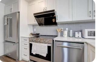 Luxury 2 Queen Beds Suite with Private Bathroom near Downsview Park Subway easy access Downtown - Toronto - 1
