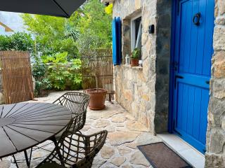 Blue Penguin - Big Beautiful Terrace - 9