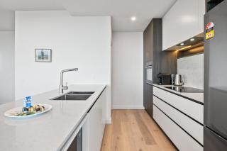 Stylish City-View Apartment with Deluxe Amenities - 8