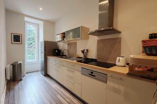 Bright apartment with private beach access - 7