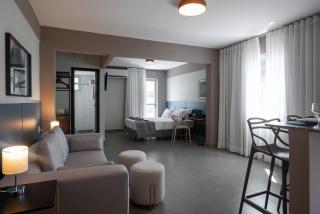 Lym Flat Hotel - 1