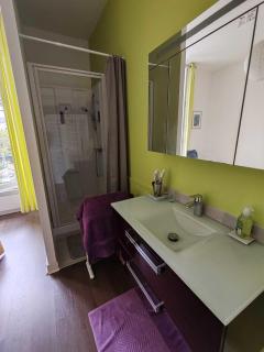 Bright apartment with private beach access - 1