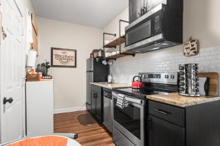 Mountain Bungalow-Walk to Downtown/Biker's Dream! - Hot Springs - 5