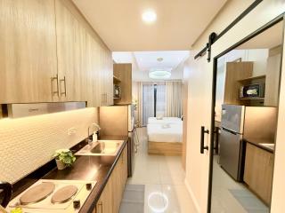 ClaySky Staycation at Shore 2 Residences Tower 2 near Mall of Asia- Hotel Set Up in Amenity and Pool Level with Netflix, HBO Max & Youtube Premium - Manila - 6