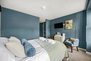 The Golden Pheasant Inn - Burford - 8