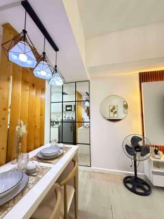 Chic and Cozy Studio Luxury Condo Suite Azure SF - Sampong - 7